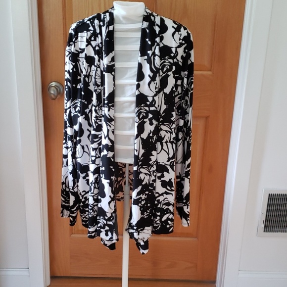 Evan Picone Sweaters - Long sleeved cardigan